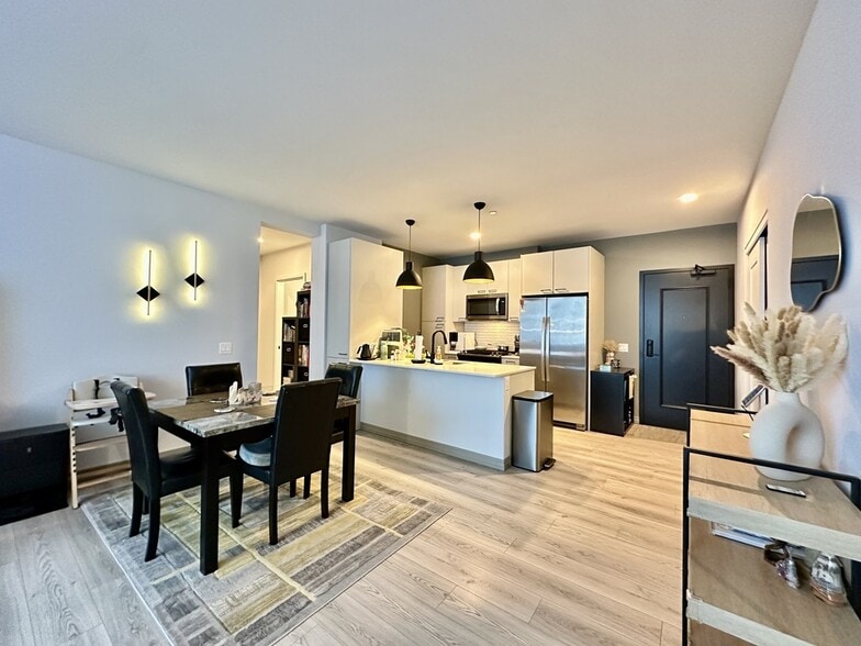 Building Photo - 2155 N Elston Ave