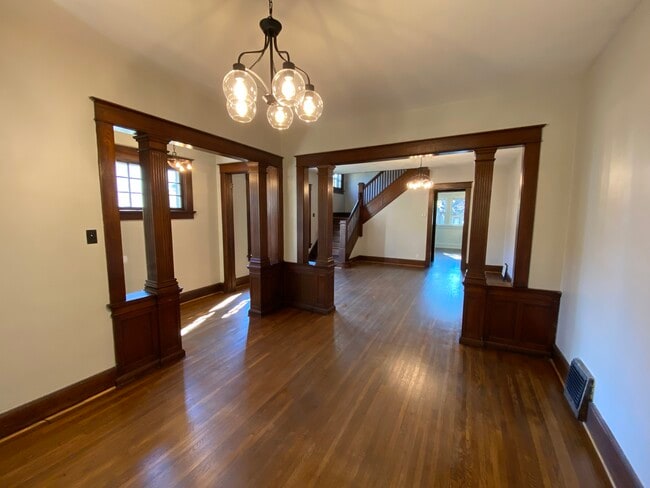 Building Photo - 1003 Maple Ave