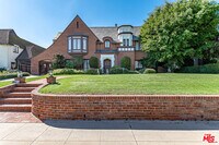 Building Photo - 165 N Las Palmas Ave