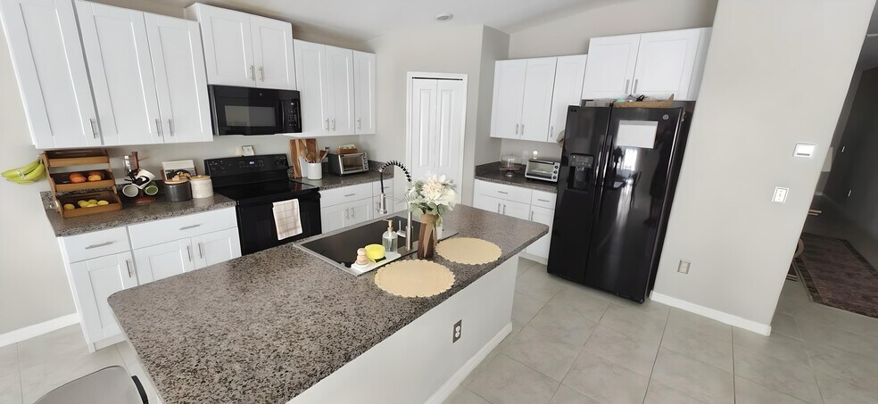 Building Photo - 3010 Lytton Hall Dr