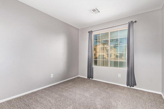 Building Photo - 1368 S 232nd Ave