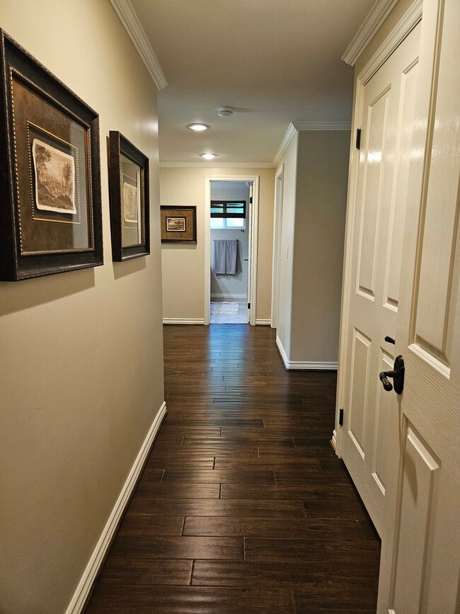 Building Photo - Exceptional Single-Story Home in Prime Upl...