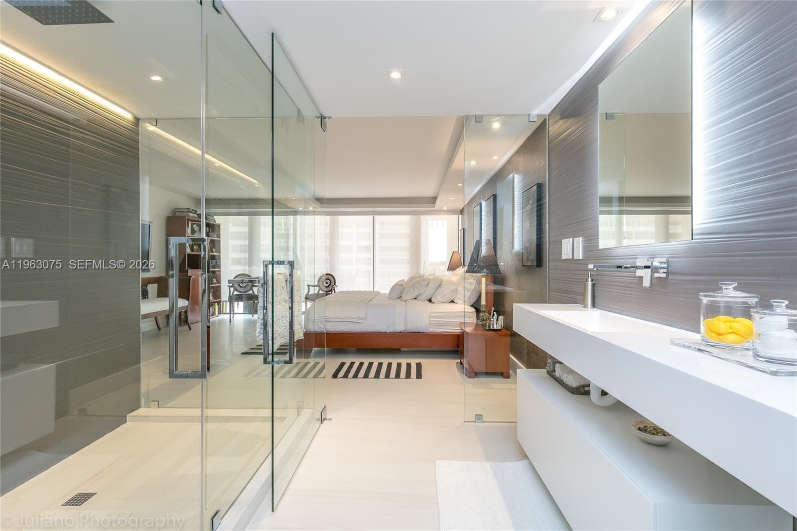 Building Photo - 3 Grove Isle Dr