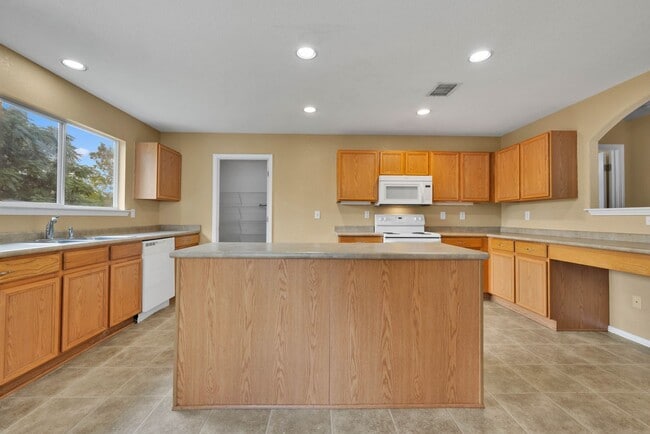 Building Photo - One Story Rental in NW San Antonio!!