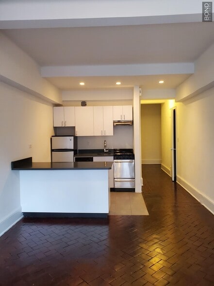 Building Photo - 160 W 73rd St
