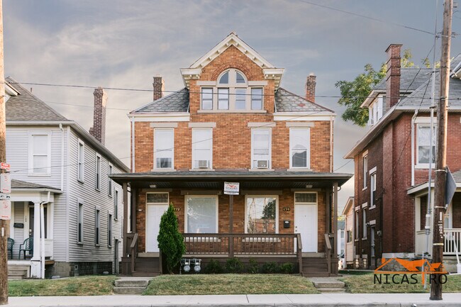 Building Photo - 174 E 11th Ave