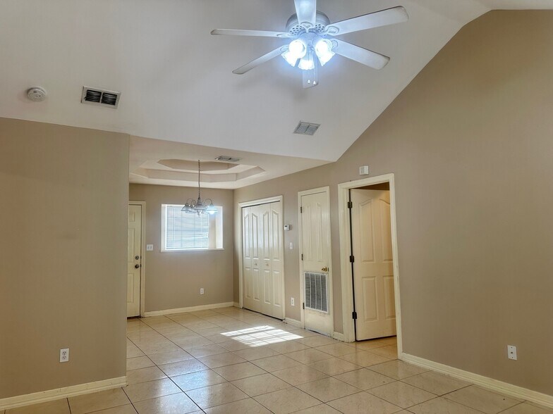 Building Photo - 1702 Tierra Dulce Dr