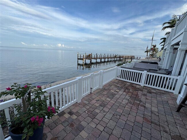 Building Photo - 4974 Coquina Key Dr SE