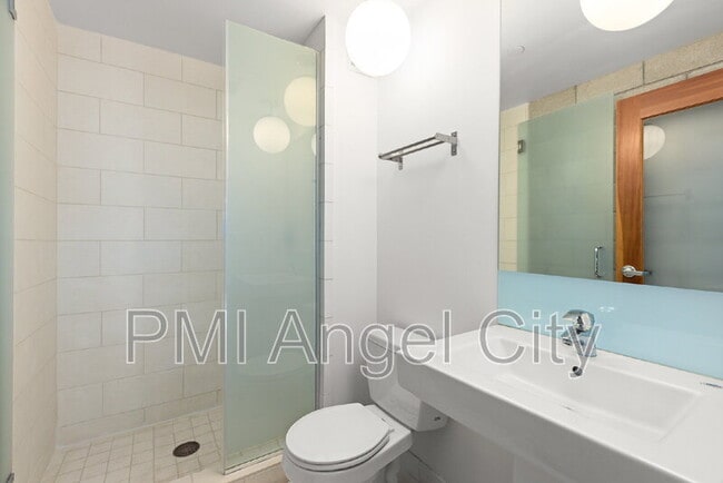 Building Photo - 3450 Cahuenga Blvd W