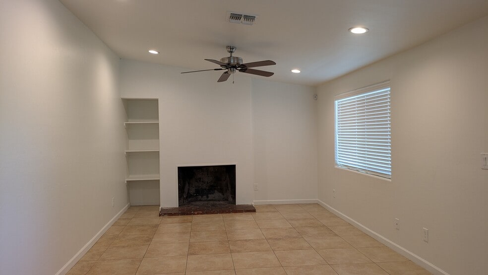 Building Photo - 427 East Waverly Street