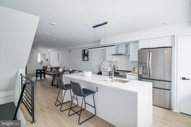 Building Photo - 2611 E Boston St