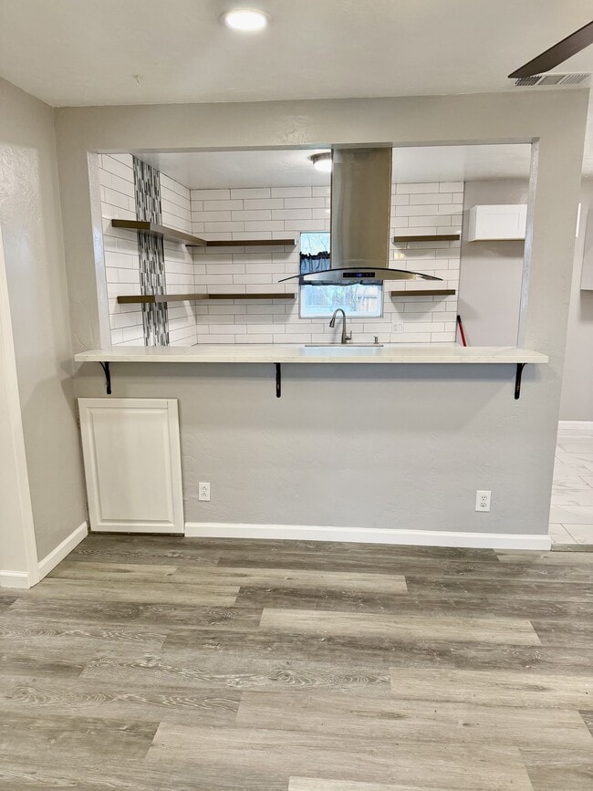 Building Photo - 986 S Hope Ave