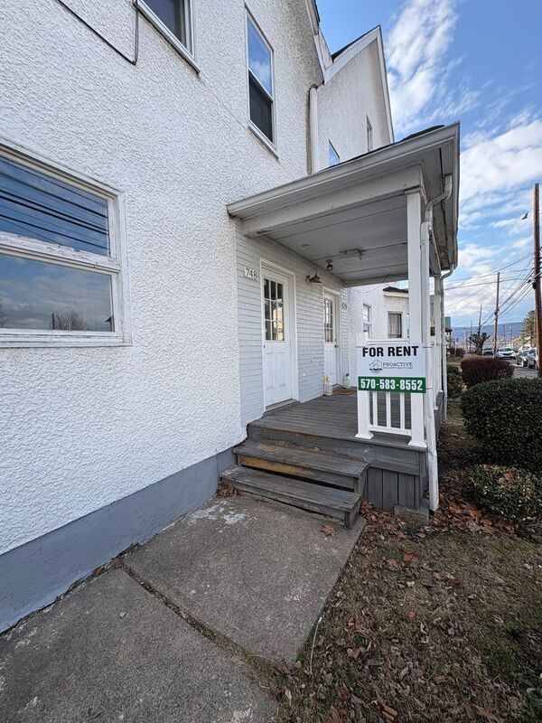 Building Photo - 746-748 River Street