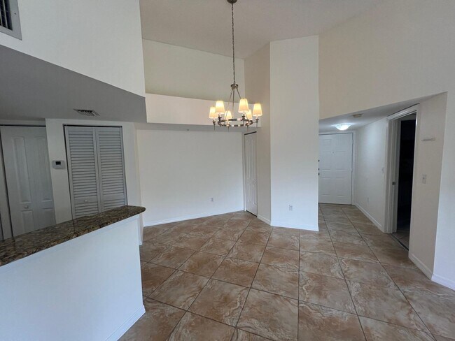 Building Photo - 500 Crestwood Ct N