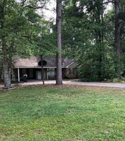 Building Photo - 1027 Old River Rd