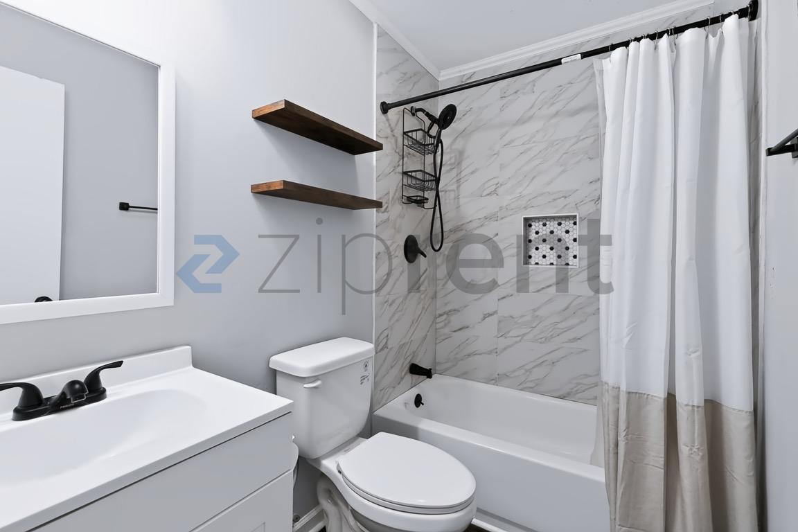Building Photo - Unit