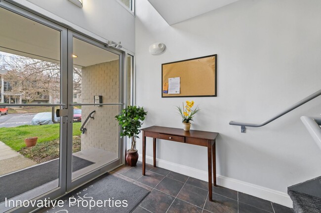 Building Photo - 2 br, 2 bath House - 1103 Primrose Court #302