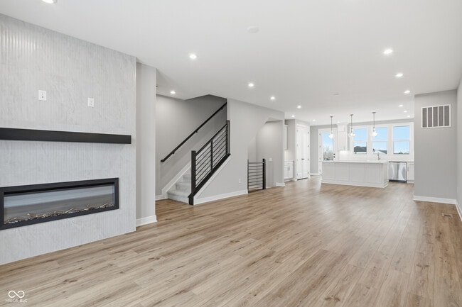 Building Photo - 420 Elite St