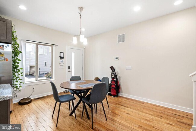 Building Photo - 2663 Amber St