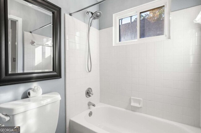 Building Photo - 529 Eastland Dr