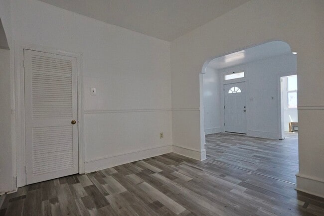 Building Photo - 3636 Winchester Ave