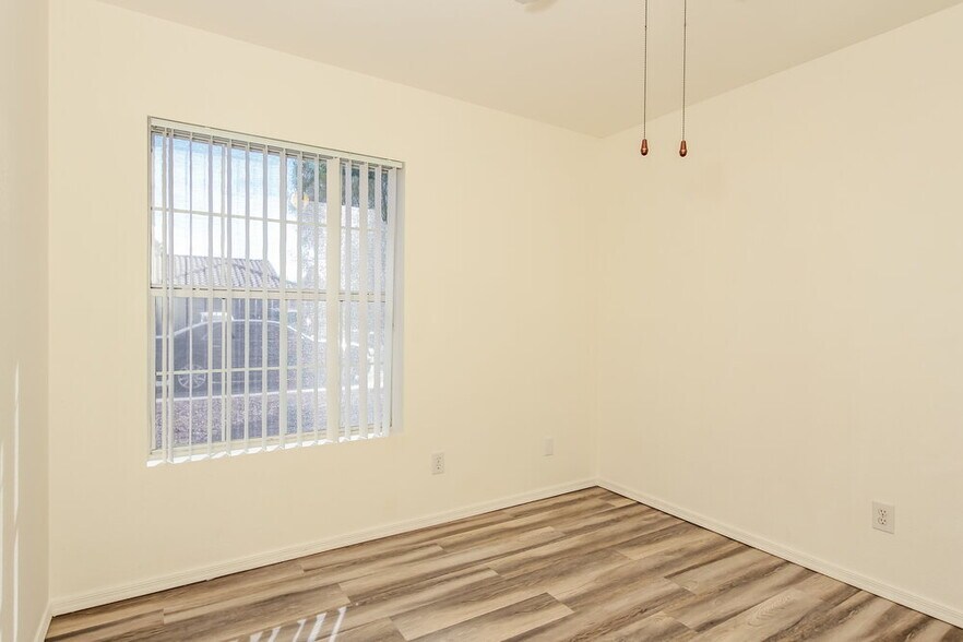 Building Photo - 252 W Wahalla Ln