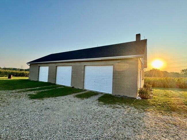 Building Photo - 3 bedroom Home, Buchanan, Country Setting