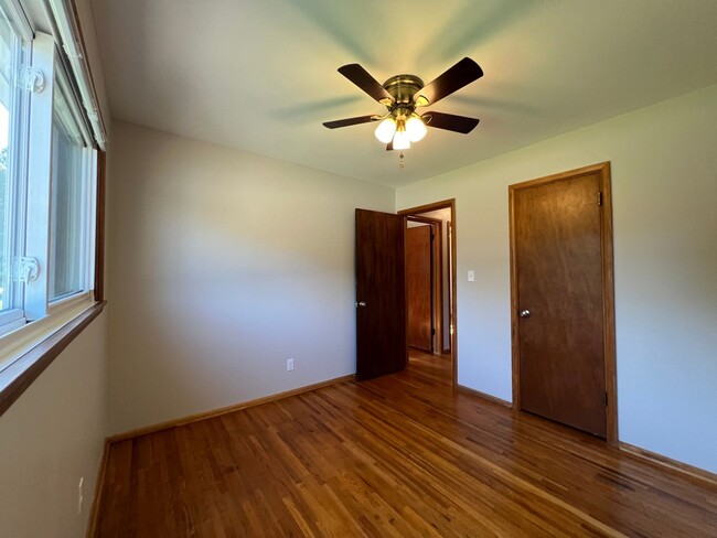 Building Photo - Newly Remodeled 3 Bed 1 Bath Home in Derby!!