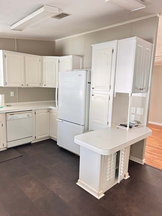Building Photo - 38816 Bronco Dr