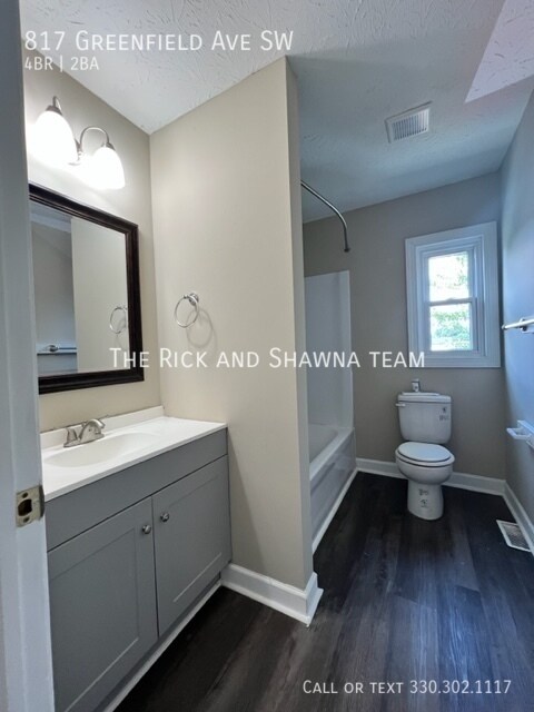 Building Photo - Large 4 bedroom home for rent with 2 baths...