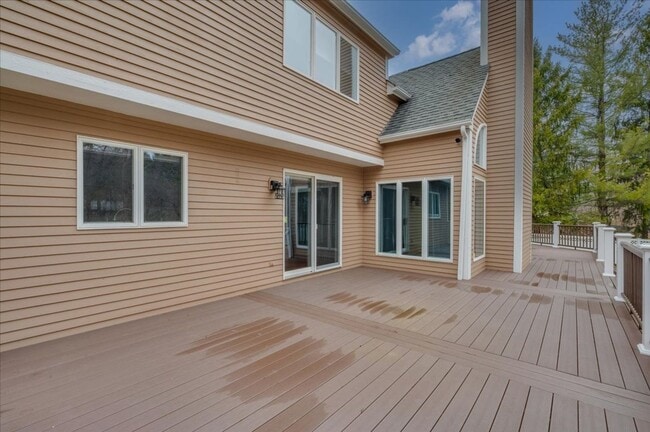 Building Photo - Spacious 4 Bedroom 4.5 Bath Rental in London Woods!