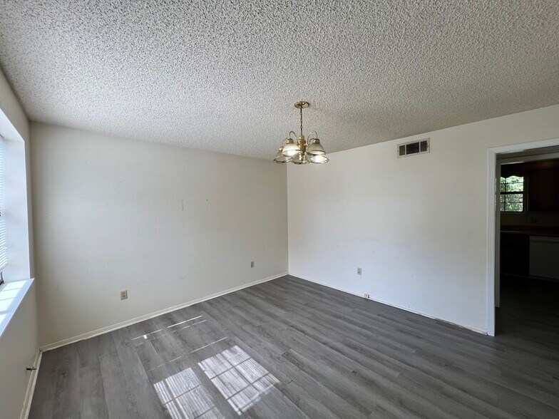 Building Photo - 636 Garland St