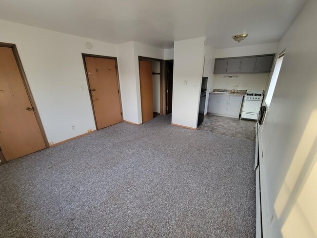 Building Photo - 6535 Beloit Rd