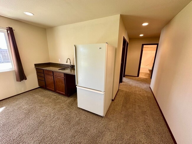 Building Photo - Large 5 Bedroom Home - North of CWU