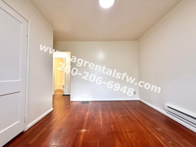 Building Photo - 2 Bedroom House