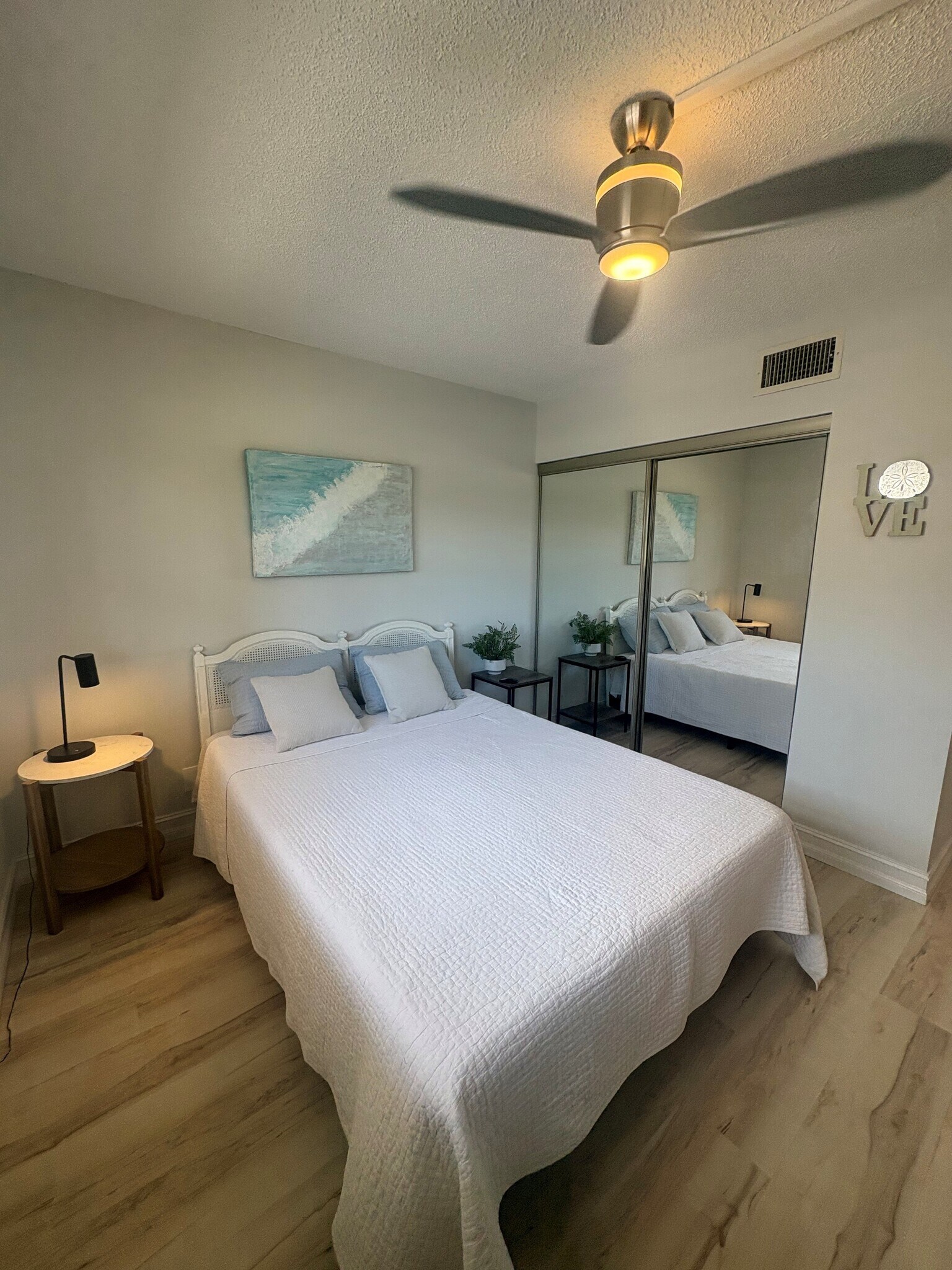 Guest Room - 6051 Sun Blvd