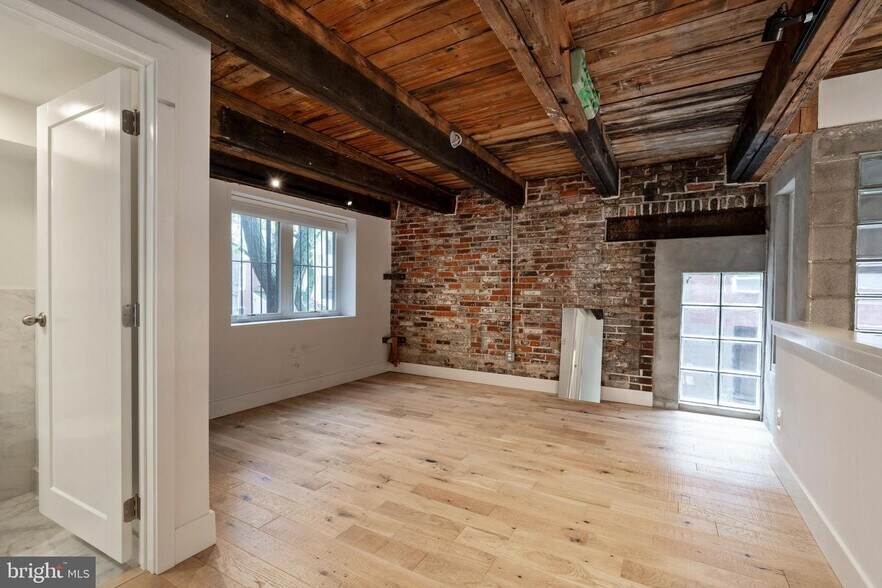 Building Photo - 313 Fulton St
