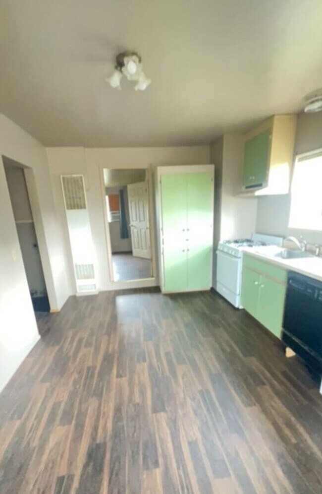 Building Photo - 1701-1701 Allen Creek Rd