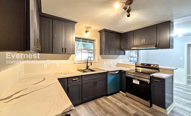 Building Photo - PROMO: Get $500 off the first month’s rent when you sign the lease today!! / Spacious Home with G...