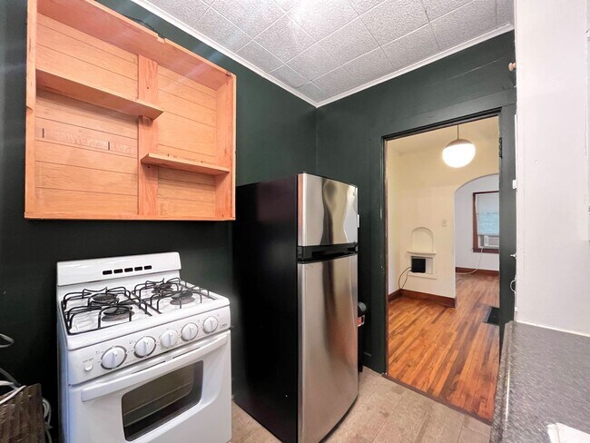 Building Photo - 209 W 8th Ave