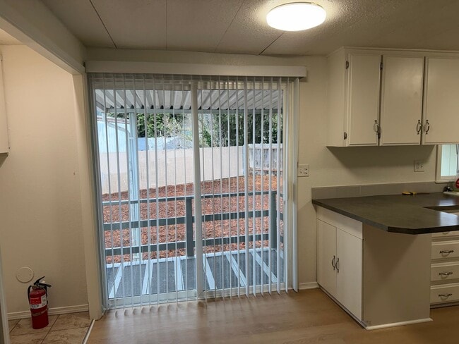 Building Photo - Updated 3 bedroom 2 bathroom house in Springfield!