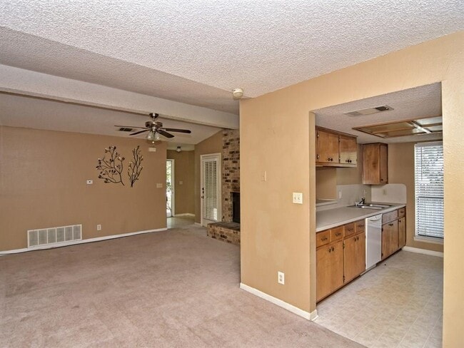 Building Photo - 3404 Blumie St