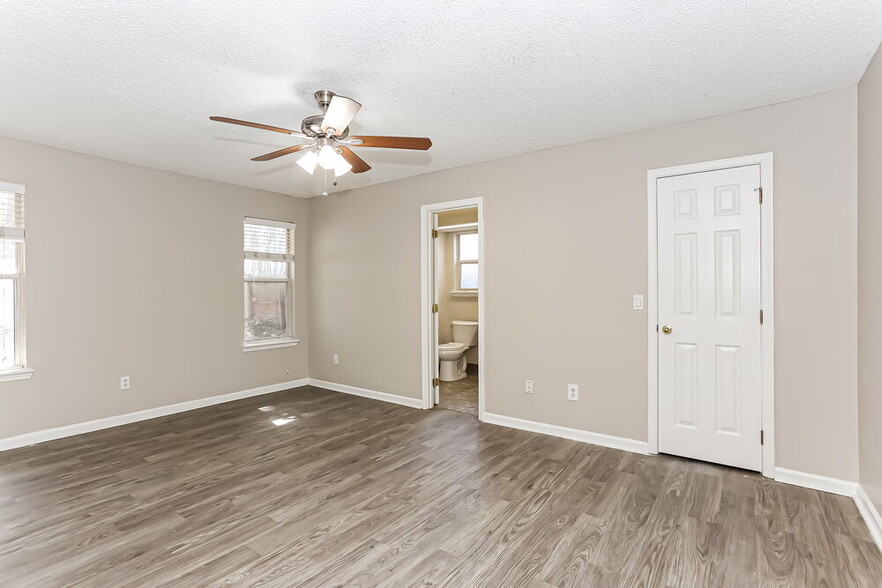 Building Photo - 8338 Lakemont Dr