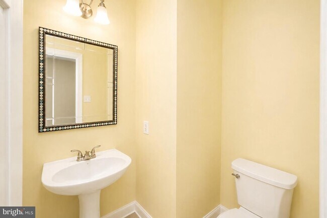 Building Photo - 2218 Mears Ln