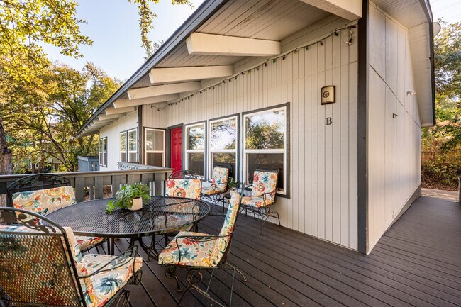 Building Photo - 2305 Trailside Dr