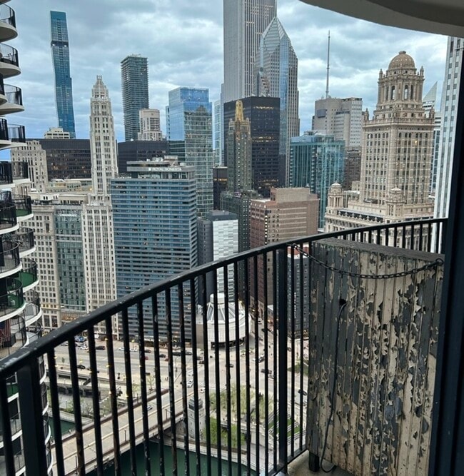 Building Photo - 300 N State St