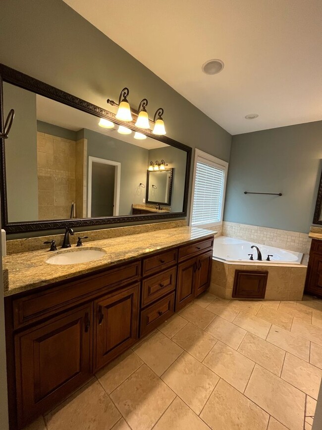Building Photo - Riegel Pointe