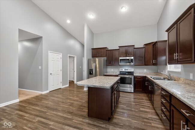 Building Photo - 6607 Laurelwood Dr