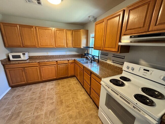 Building Photo - 2 bedroom 1 bathroom house in Downtown Edmond with central heat and air and washer/dryer hookup