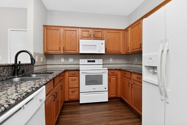 Building Photo - Recently Updated 4BD/2.5BA Home in Melbourne Community of Huntersville!